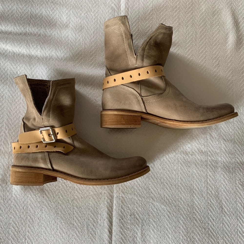 Made in Italy Leather Boots, Taupe, Size 37